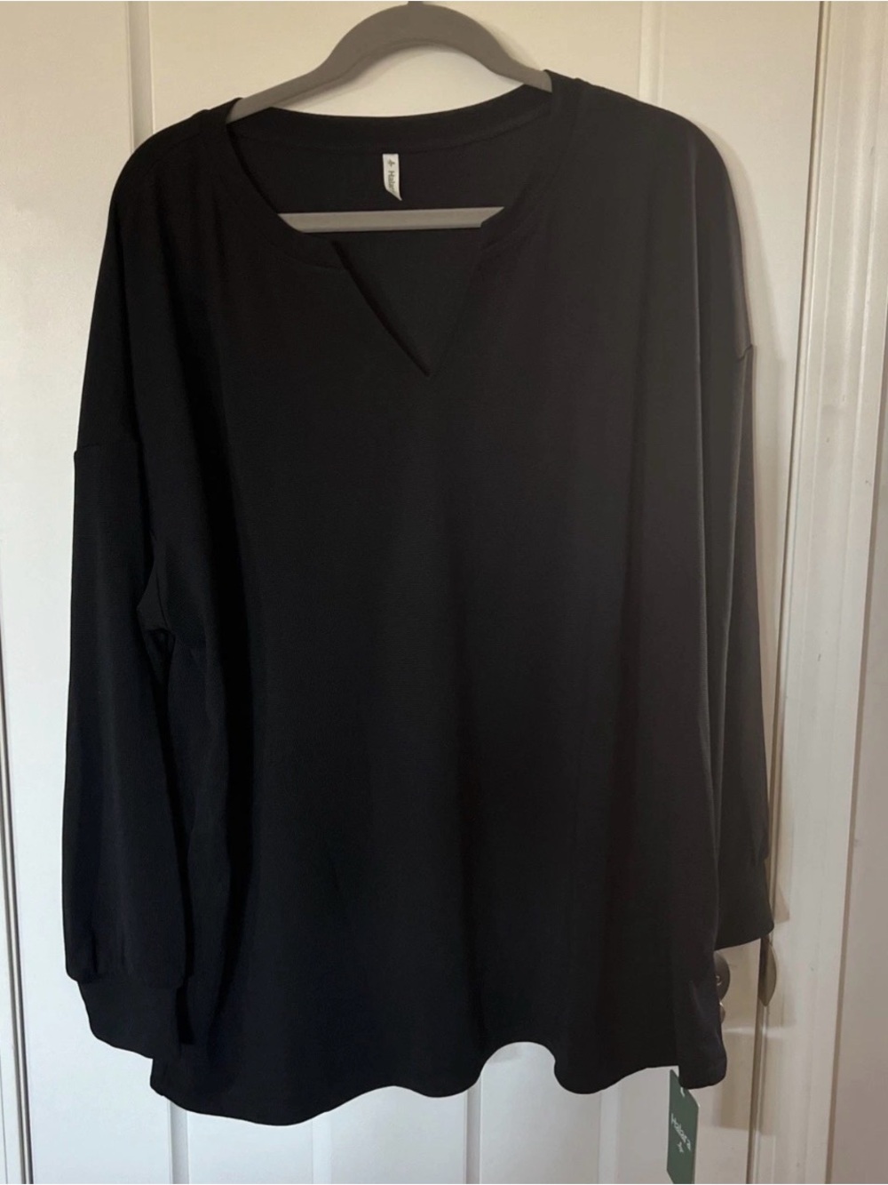 HALARA Black V-Notch Long Sleeve Tee